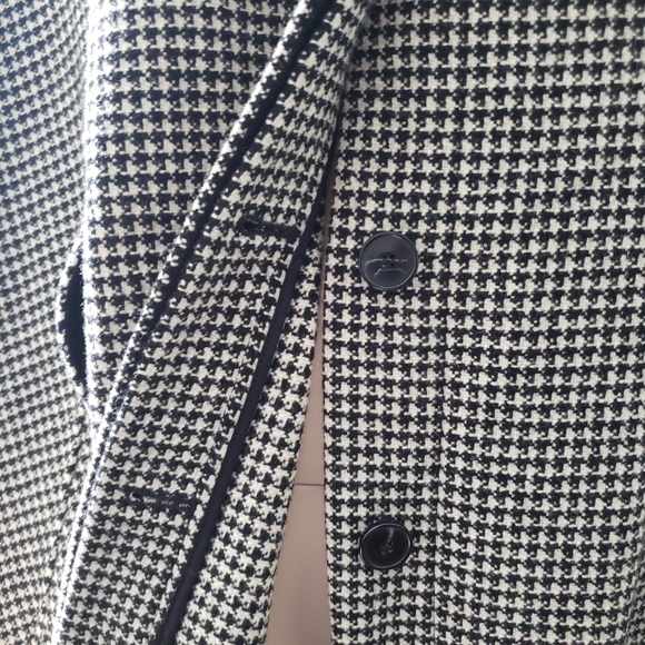 Jones New York | Knee-length Cape with Front Closure - Picture 6 of 9